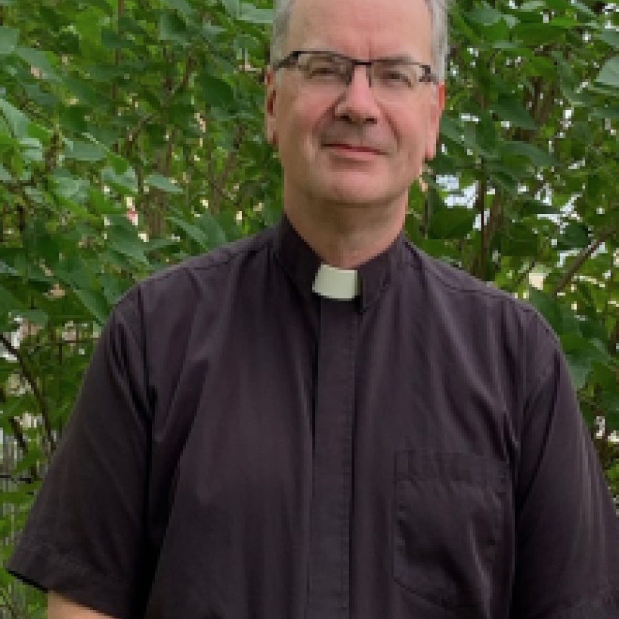 Headshot of Rev. Peter Smith