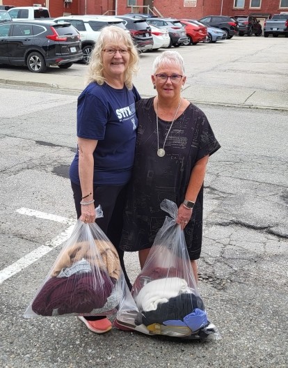 Maureen Duffy-Mason with a fellow Yarmouth Alumni Chapter volunteer